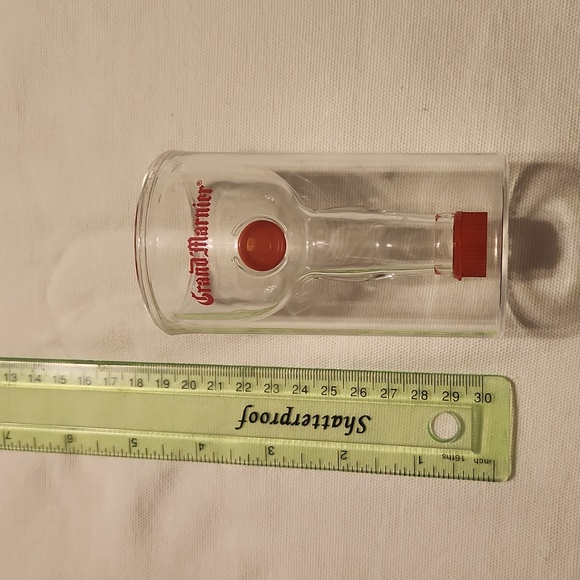 Plastic inverted shot glass - Picture 2 of 3